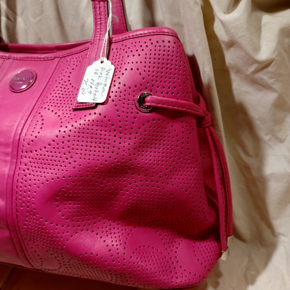 Coach perforated shoulder bag - Picture 3 of 10